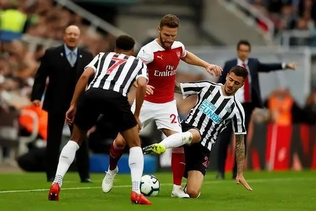 美国男篮大胜塞尔维亚 库里24分约基奇16+11