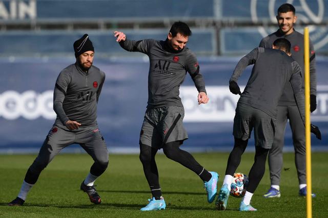 陈盈骏22分首钢胜新疆 佩里23分深圳胜天津